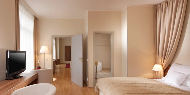 Strešný apartmán je priestrannejší, takže sa sem zmestíte aj traja.