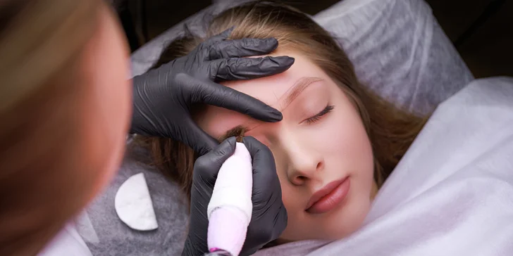 Navštívte DS Beauty v Nitre a doprajte si upravené obočie alebo pery, ktoré vydržia pekné po celý deň aj v náročných podmienkach. 