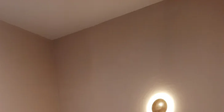 Lifting podporuje pružnost pleti, zpevňuje povislou kůži a zároveň zpomaluje stárnutí pokožky.