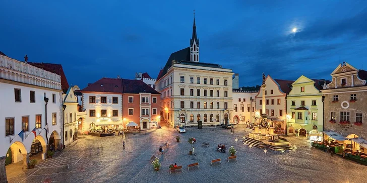 Kouzlo Českého Krumlova si nejlépe vychutnáte přímo na náměstí!