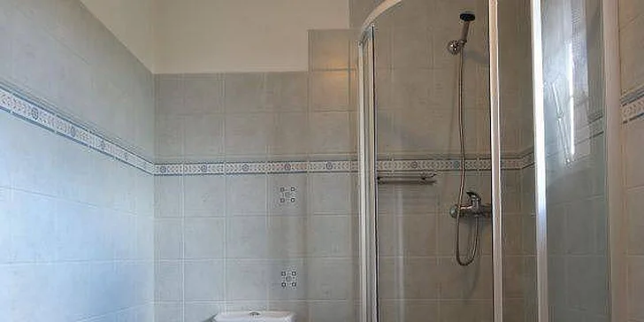 Stylová roubenka v Jizerských horách: aktivní dovolená pro dva, rodinu či partu