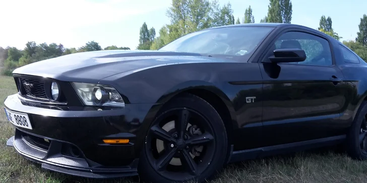 Sešlápněte plyn Fordu Mustang GT: zapůjčení na 60 minut, 24 hodin, víkend i celý týden