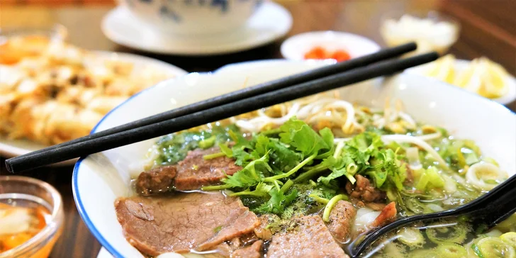 Vietnamské speciality v centru města: phở a jarní závitky pro 1 nebo 2 osoby