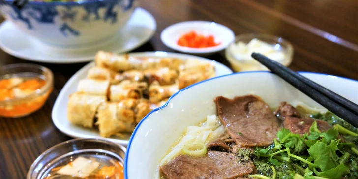 Vietnamské speciality v centru města: phở a jarní závitky pro 1 nebo 2 osoby