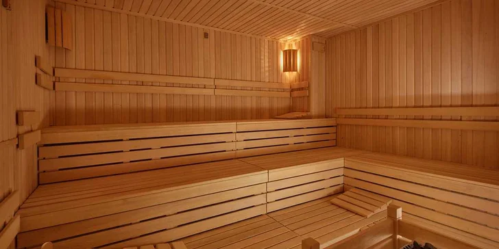 90 minut romantiky ve dvou: privátní sauna a vířivka, sekt i mísa ovoce