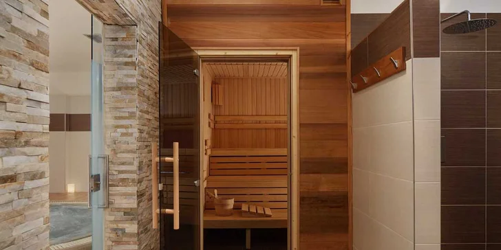 90 minut romantiky ve dvou: privátní sauna a vířivka, sekt i mísa ovoce