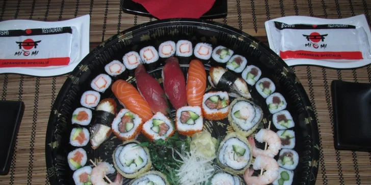 31 nebo 54 kousků sushi: s krevetami, lososem, úhořem, chřestem i tuňákem
