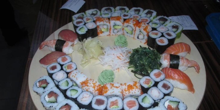 Čas na asijské dobroty: 31 či 62 kousků parádního sushi s krevetami, krabem i tuňákem