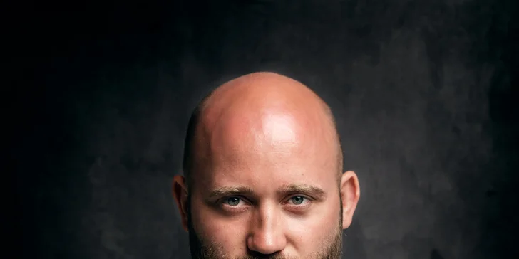 Ateliérové focení business headshotů a portrétu pro jednoho