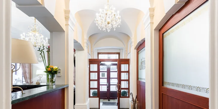 Hotel stojí asi 10 minut chůze od stanice metra Anděl. 