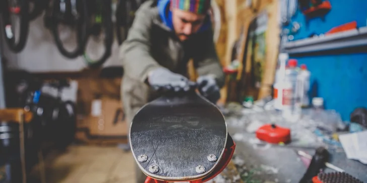 Kompletní servis lyží, běžek i snowboardů pro všechny věkové kategorie