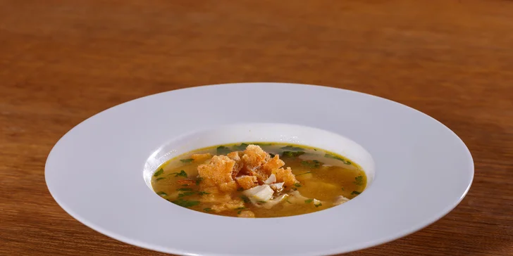 Vánoční menu na Kampě: rybí polévka, candát i vánočka v Sovových mlýnech