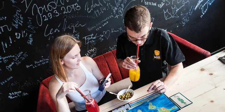 Zapůjčení deskových her na celé 3 hodiny, dva drinky a něco na zub