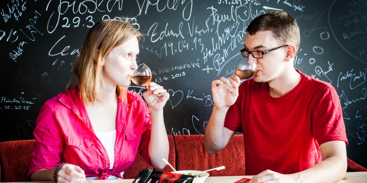 Zapůjčení deskových her na celé 3 hodiny, dva drinky a něco na zub