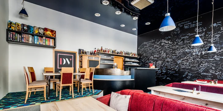 Zapůjčení deskových her na celé 3 hodiny, dva drinky a něco na zub