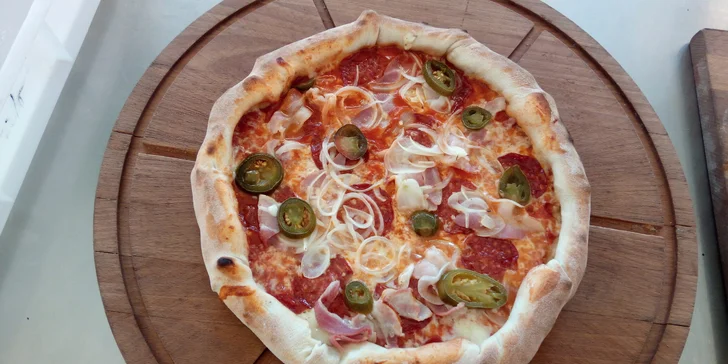 Malá či velká křupavá pizza dle výběru na vyzvednutí s sebou