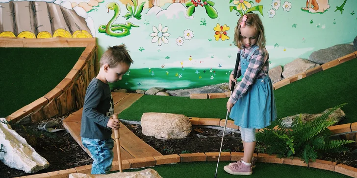 Adventure minigolf v burger bistru: 60 minut hry pro malé i velké