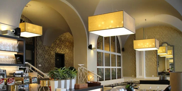 1–2 noci ve 4* zámeckém hotelu Větruše se snídaní a hodinou ve vířivce