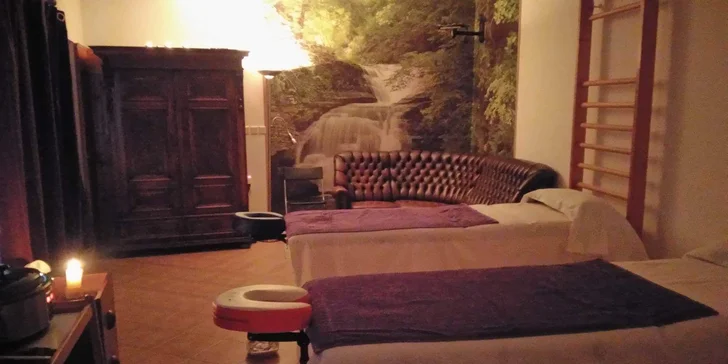 Antistresová masáž hlavy, masáž končetin a teplý hydratační zábal