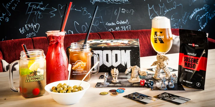 Zapůjčení deskových her na celé 3 hodiny, dva drinky a něco na zub
