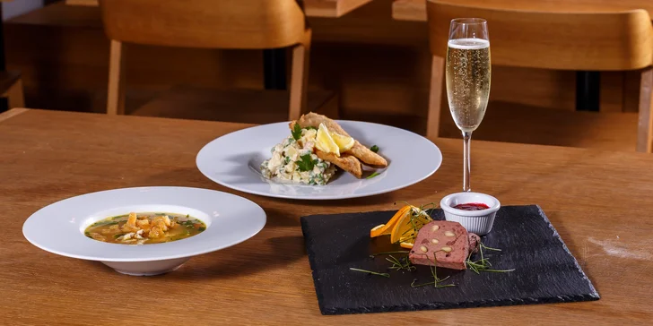 Vánoční menu na Kampě: rybí polévka, candát i vánočka v Sovových mlýnech
