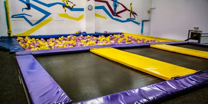 Hodina řádění v JumpParku Jarov: trampolíny, pěnový bazén a další atrakce, pondělí až čtvrtek