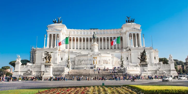 Spatřete na vlastní oči Koloseum, Forum Romanum, Pantheon, Andělský hrad, Fontanu di Trevi, Španělské schody, Vatikán, Svatopetrské náměstí, Sixtinskou kapli a mnoho dalších míst a památek.