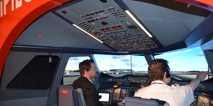 Staňte se pilotem Airbusu A380: simulátor největšího dopravního letadla