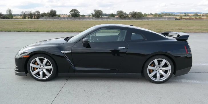 20 minut v supersportu vč. jízdy na letišti: Porsche, Lamborghini, Audi a další