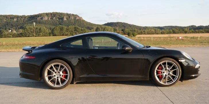 20 minut v supersportu vč. jízdy na letišti: Porsche, Lamborghini, Audi a další
