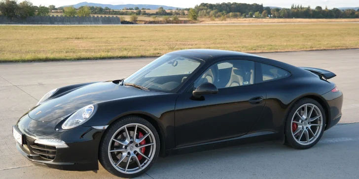 20 minut v supersportu vč. jízdy na letišti: Porsche, Lamborghini, Audi a další