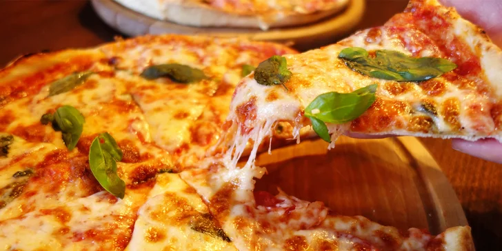 Dvě pizzy dle výběru na hudebním večeru v restauraci Bristol