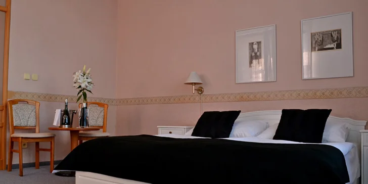 Silvestrovský pobyt v elegantním hotelu v Orlických horách s večírkem a rautem