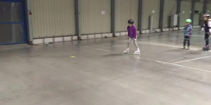 Intenzivní kurz inline bruslení pro začátečníky v kryté hale