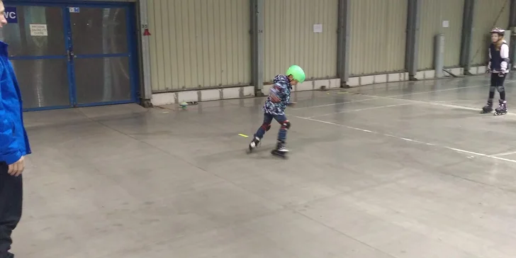 Intenzivní kurz inline bruslení pro začátečníky v kryté hale