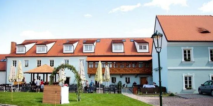 Dvě kávy Illy a plzeňský štrúdl se zmrzlinou z vlašských ořechů