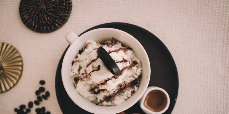 Ochutnejte netradiční kávu: Cafe Mocha Bingsu se zmrzlinou a espressem