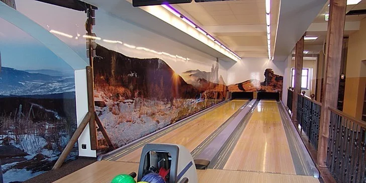 V cene máte aj hodinu bowlingu.