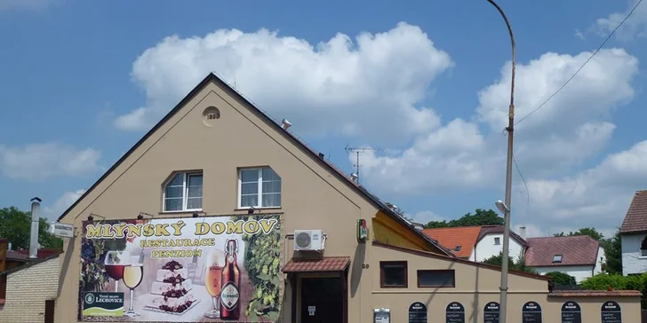 Masové prkénko pro 2–3 osoby: kachna, steak i řízek s přílohami
