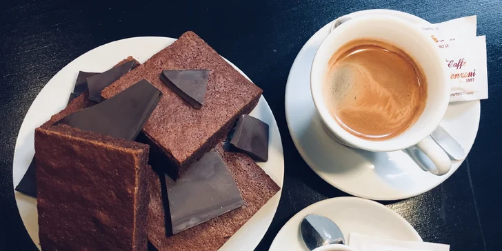 Zaskočte na kávu: espresso nebo lungo i s koláčem pro 1 i 2 osoby