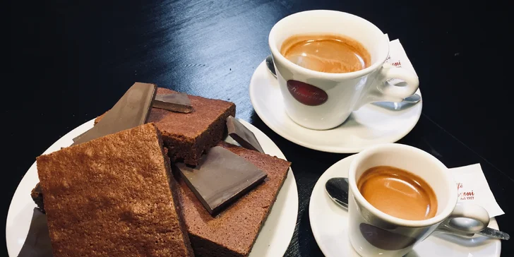Zaskočte na kávu: espresso nebo lungo i s koláčem pro 1 i 2 osoby