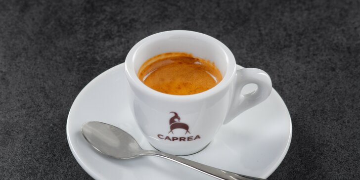 1–3 kávy v kavárně Caprea podle výběru: latté, lungo i cold brew
