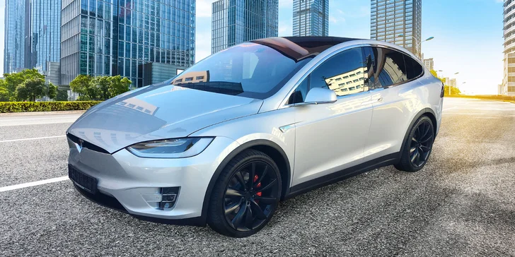 Svezte se v nejrychlejším elektromobilu: SUV Tesla X P90D na 15 min. i měsíc