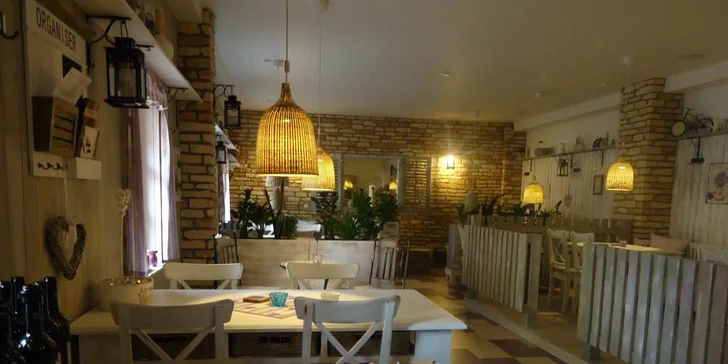 Jako na jihu Francie: káva dle výběru v kavárně ve stylu Provence
