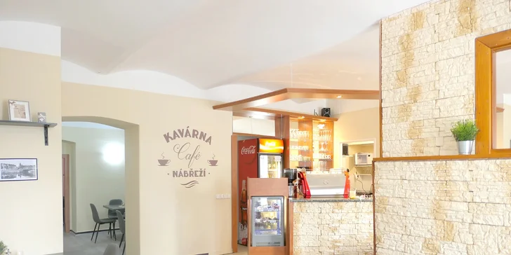 Káva nebo limonáda a sladké wafle podle výběru i s kopečkem zmrzliny
