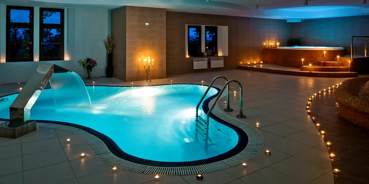Romantika v Hluboké nad Vltavou: 4* zámecký hotel, luxusní wellness i večeře