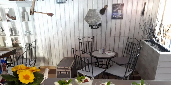 Jako na jihu Francie: káva dle výběru v kavárně ve stylu Provence