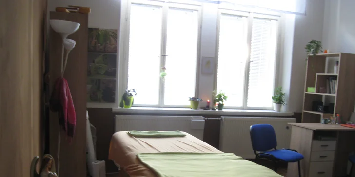 Uvolnění oblasti krční páteře: Indická masáž hlavy v délce 60 minut