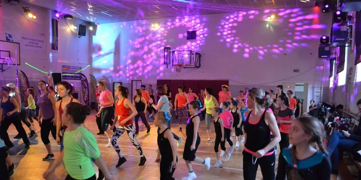 Pravidelné cvičení Latino Dance se světelnou show - 10 vstupů