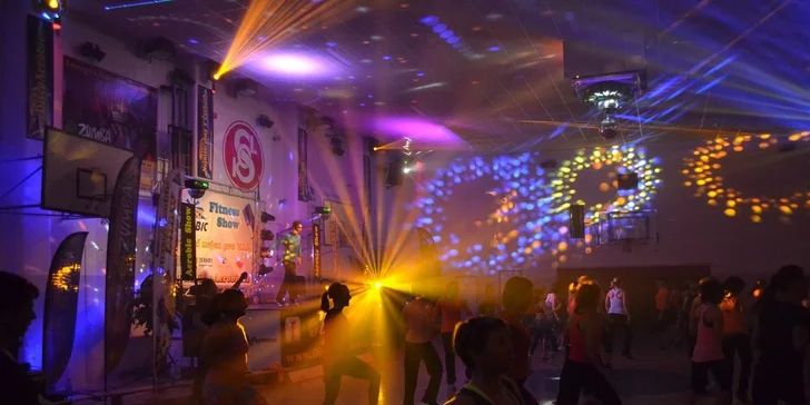 Pravidelné cvičení Latino Dance se světelnou show - 10 vstupů